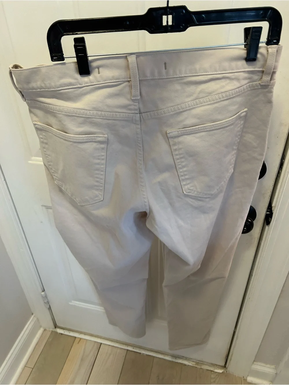BANANA REPUBLIC the traveler chinos.